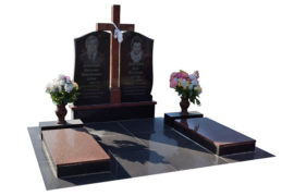 Памятник D-030. Мемориальный комплекс. Памятники для двоих. Двойник. Вертикальный памятник. Двойной памятник. Изготовление памятников. Вертикальный памятник. Стоимость памятника. цветной памятник. бюджетный памятник
